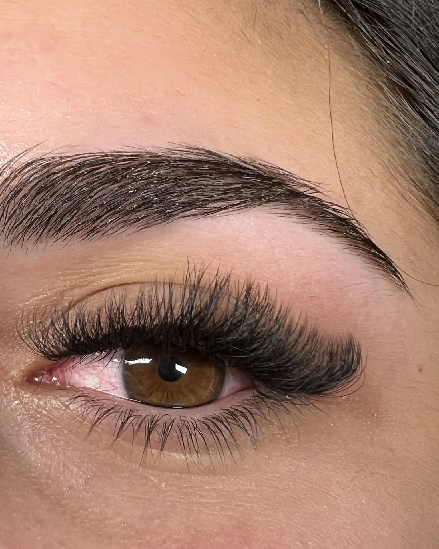 Auge nach Wimpernverlängerung von BEAUTÉ BY G